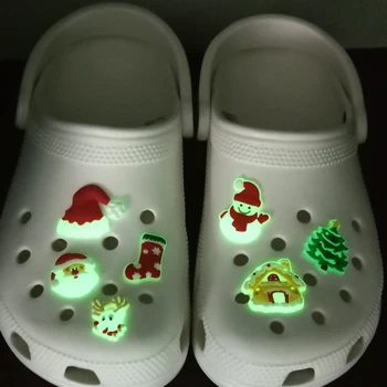 1BUC Stil de Crăciun turtă dulce Om din PVC Pantof Farmece Catarame Fluorescente Butonul Papuci de casă Accesorii Ornament de Crăciun Cadou